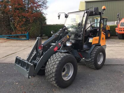 GIANT WHEEL LOADER